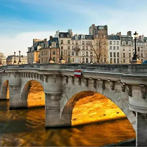 Unforgettable In The Heart Of , Paris France