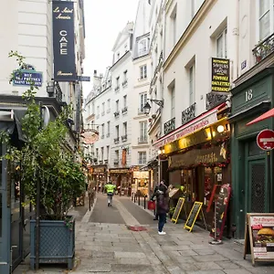 Nid Douillet Parisien , Paris France